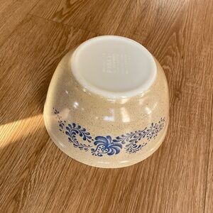 Vintage Homestead Pyrex By Corning, #402 (1.5QT) 7 1/4” Diameter